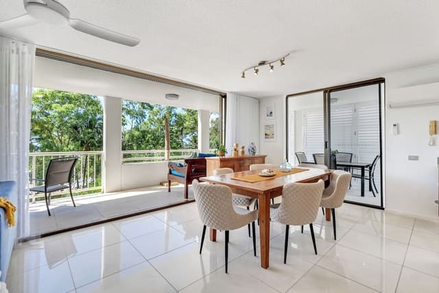 Deluxe Two Bedroom Ocean View Apartment - Top Floor