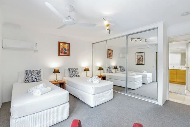 Deluxe Two Bedroom Ocean View Apartment - Top Floor