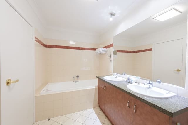 Deluxe Spa Suite