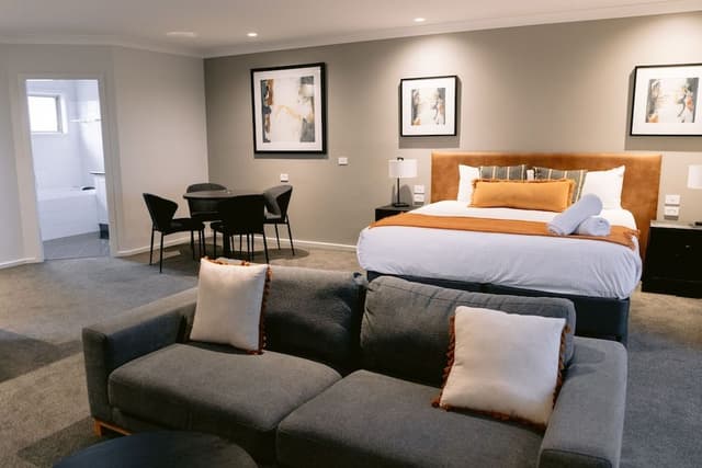 Luxury Spa Suite