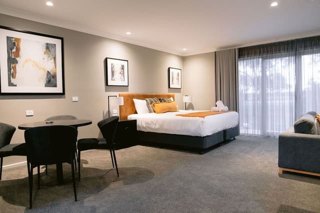 Luxury Spa Suite