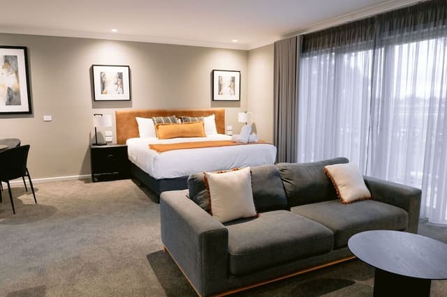 Luxury Spa Suite