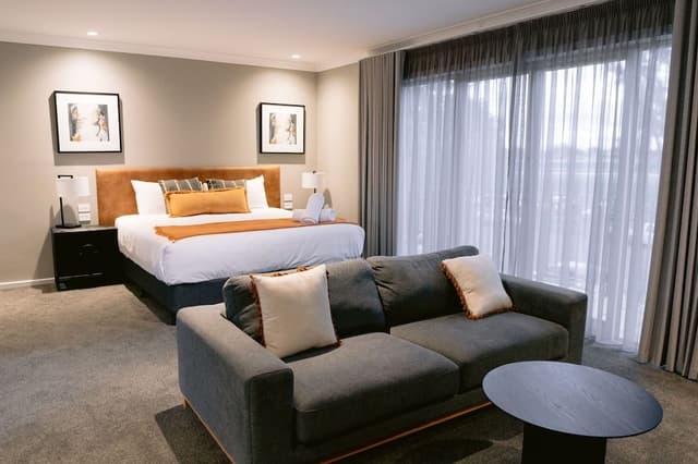 Luxury Spa Suite