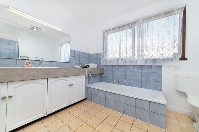 Upstairs 2 Bedroom Apartment