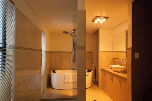 Luxury Villa, 2 Bedrooms, 2 Bathrooms, Courtyard Area