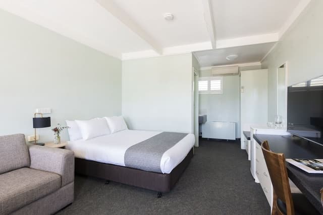 Standard Queen Room