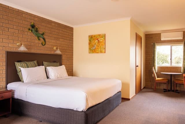 Deluxe King Room with Spa Bath
