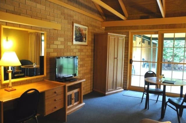 Standard Studio, Garden View