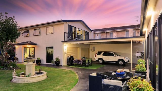 Single Room, 1 Queen Bed, River View