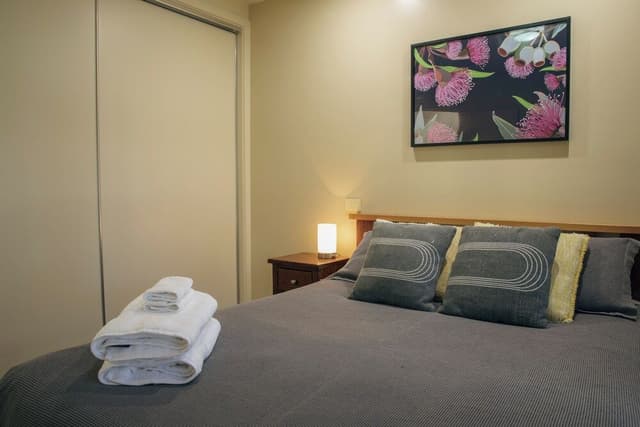 Junior Townhome, 3 Bedrooms, Mountain View