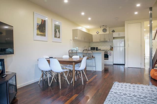 Junior Townhome, 3 Bedrooms, Mountain View