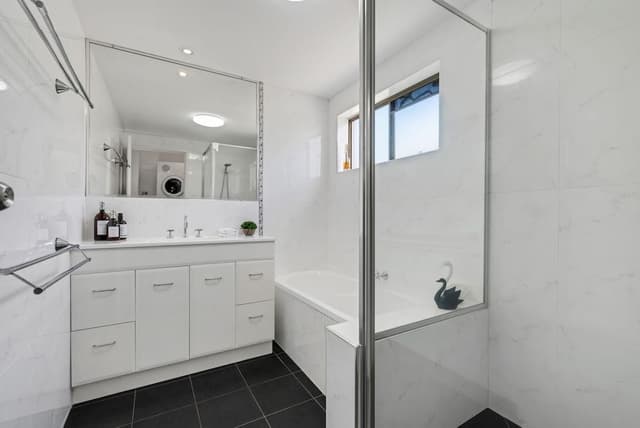 2 Bedroom Apartment with Ocean View