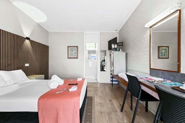 Business Room, 1 King Bed, Microwave