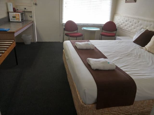 Business Room, 1 King Bed, Microwave