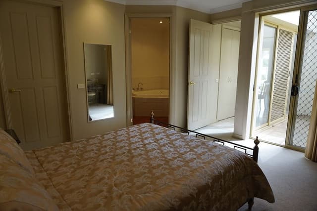 One Bedroom Self Contained Unit with Spa