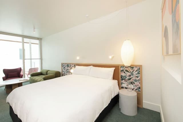 Deluxe King with Free Parking, Wifi, Welcome Drink, Minibar