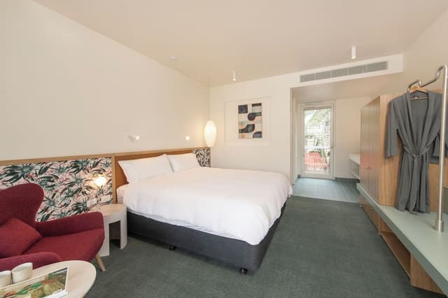 Executive King Courtyard with Free Parking, Wifi, Welcome Drink, Minibar