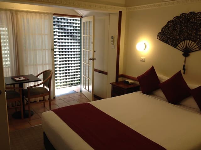 Queen Spa Room