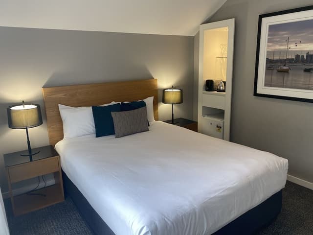 Standard Queen Room