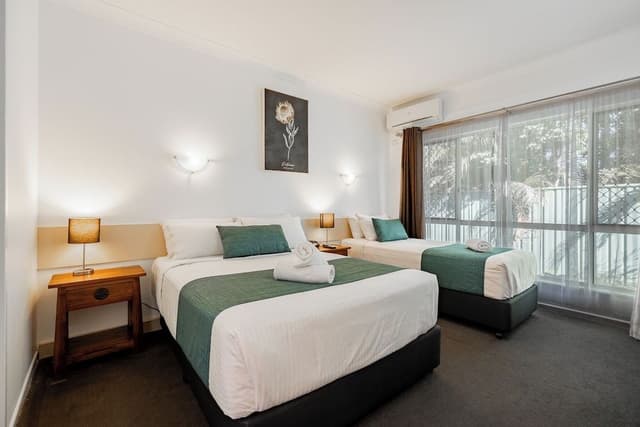 Interconnecting Family Room
