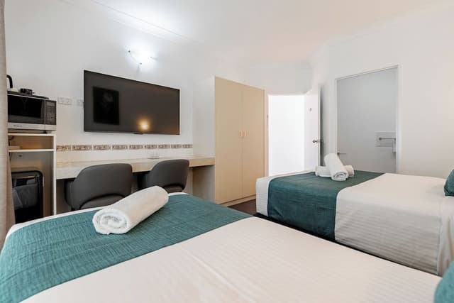 Interconnecting Family Room