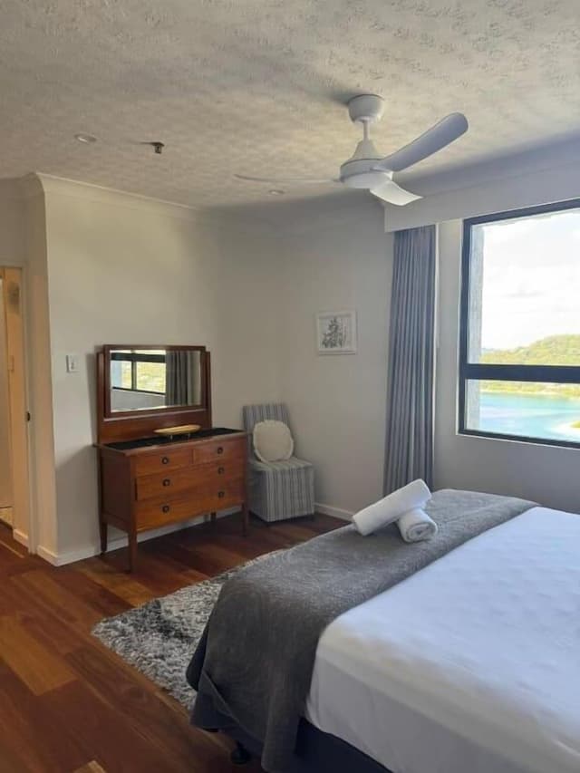 Three Bedroom Apartment - Absolute Beach Front