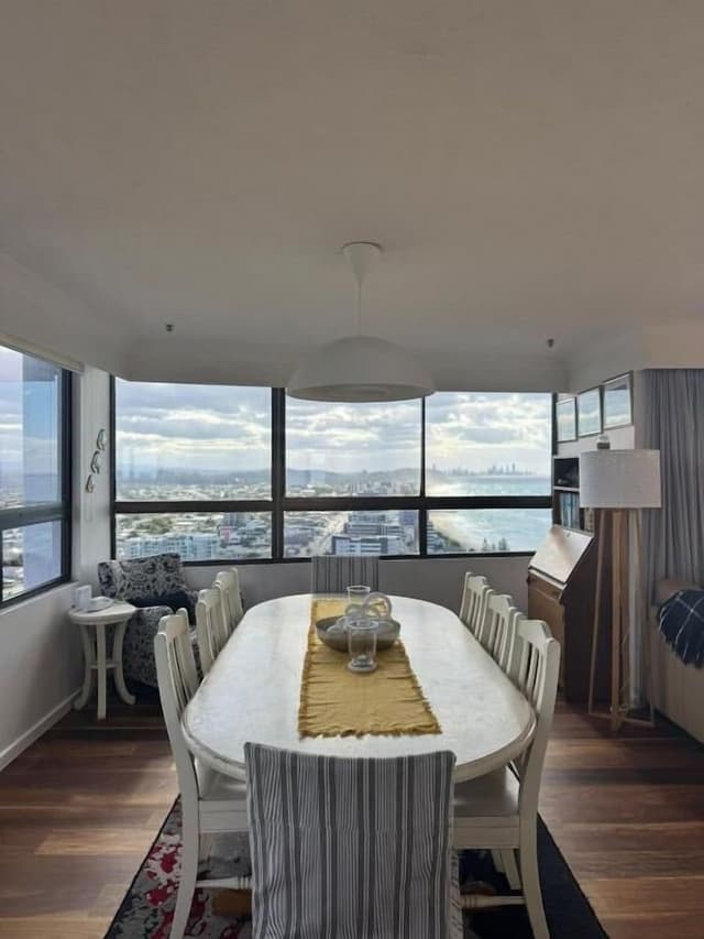 Three Bedroom Apartment - Absolute Beach Front