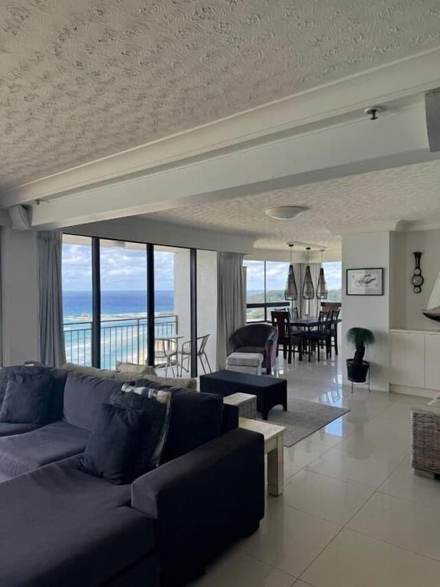 Superior Three Bedroom Apartment - Absolute Beach Front