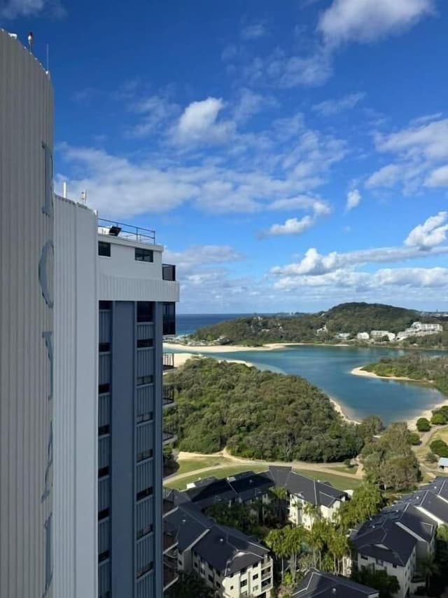 Three Bedroom Apartment - Absolute Beach Front