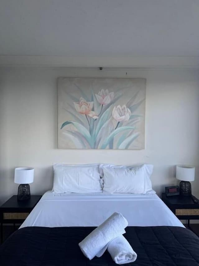 Superior Three Bedroom Apartment - Absolute Beach Front