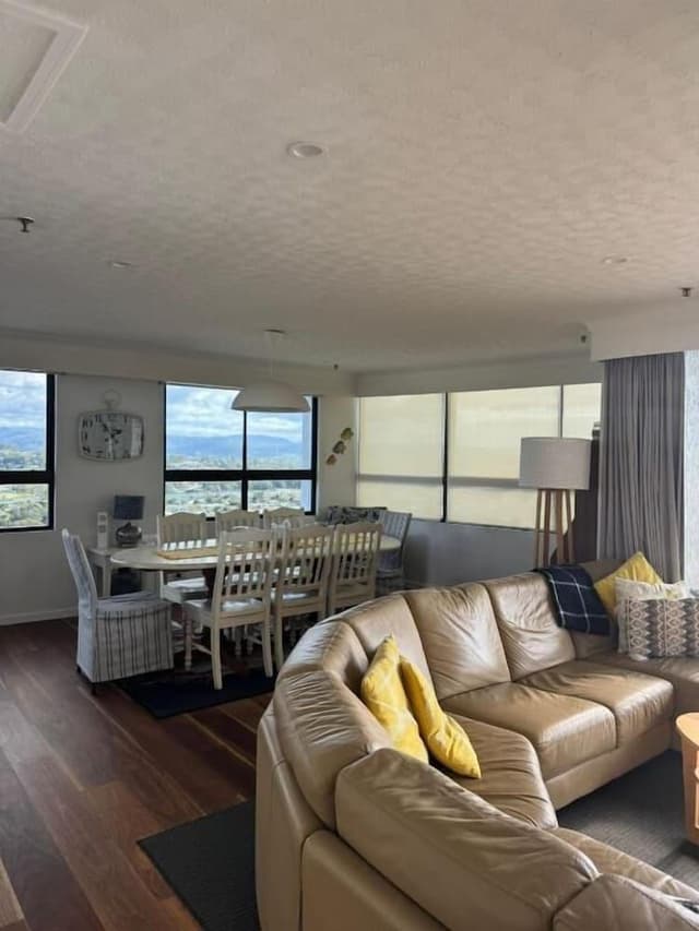 Three Bedroom Apartment - Absolute Beach Front