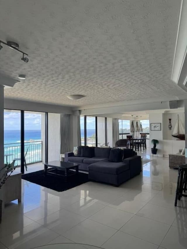 Superior Three Bedroom Apartment - Absolute Beach Front