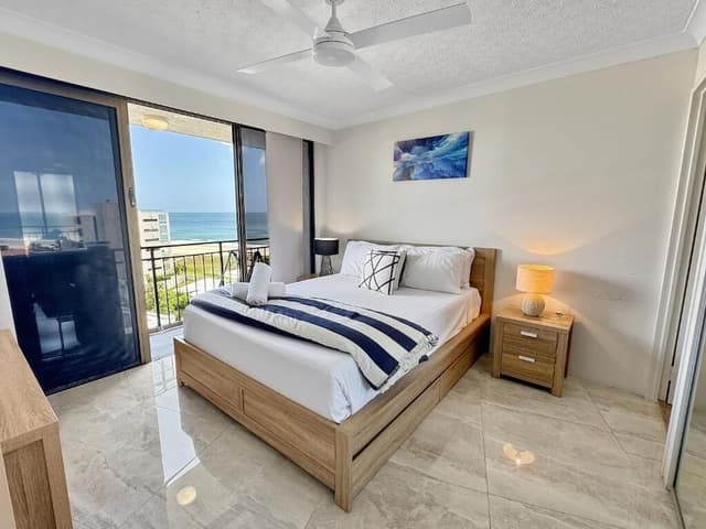 Superior Two Bedroom Apartment - Absolute Beach Front