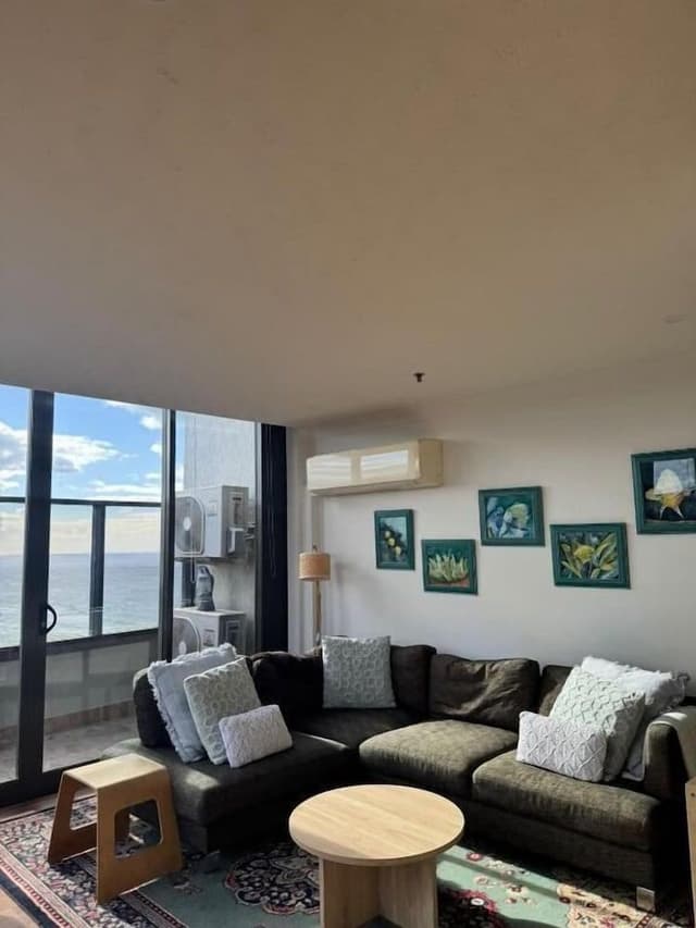 Three Bedroom Apartment - Absolute Beach Front