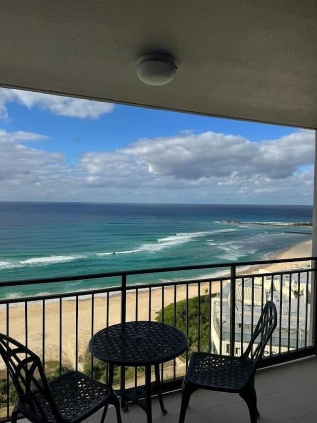 Superior Three Bedroom Apartment - Absolute Beach Front