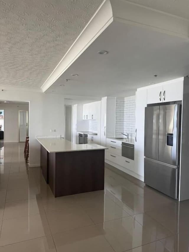 Four Bedroom Oceanview Apartment - Absolute Beach Front
