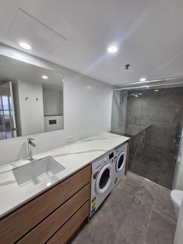 Deluxe Two Bedroom Apartment - Absolute Beach Front
