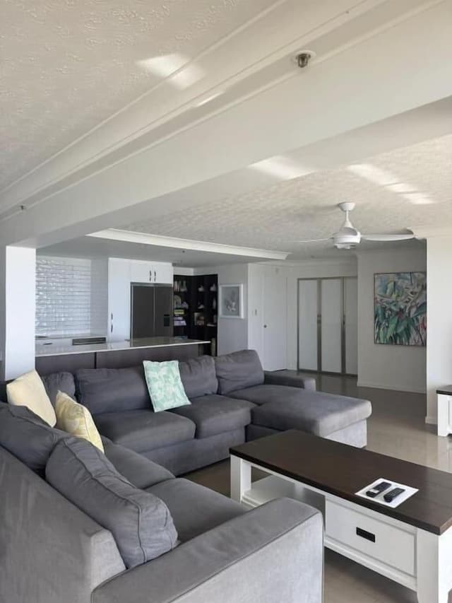 Four Bedroom Oceanview Apartment - Absolute Beach Front