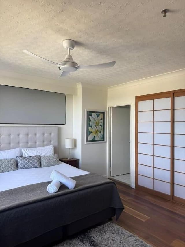 Three Bedroom Apartment - Absolute Beach Front