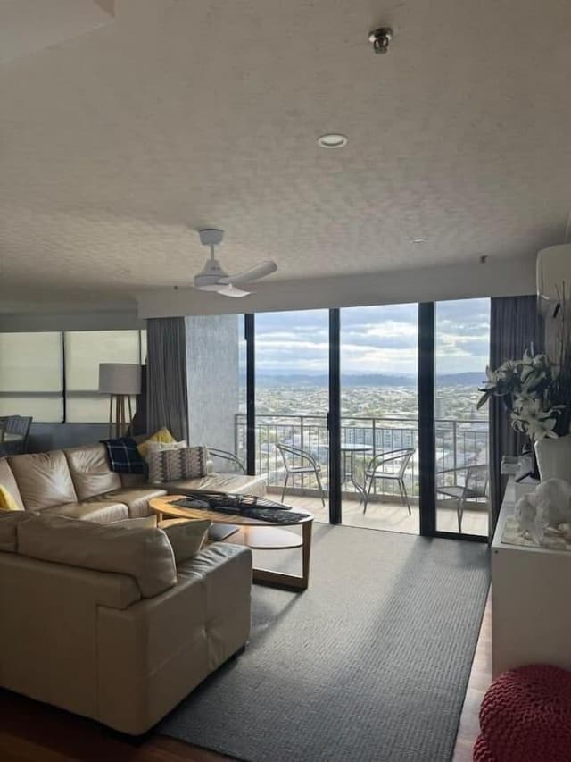 Three Bedroom Apartment - Absolute Beach Front