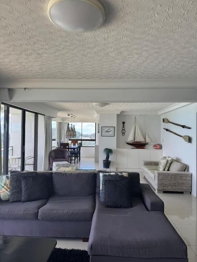Superior Three Bedroom Apartment - Absolute Beach Front