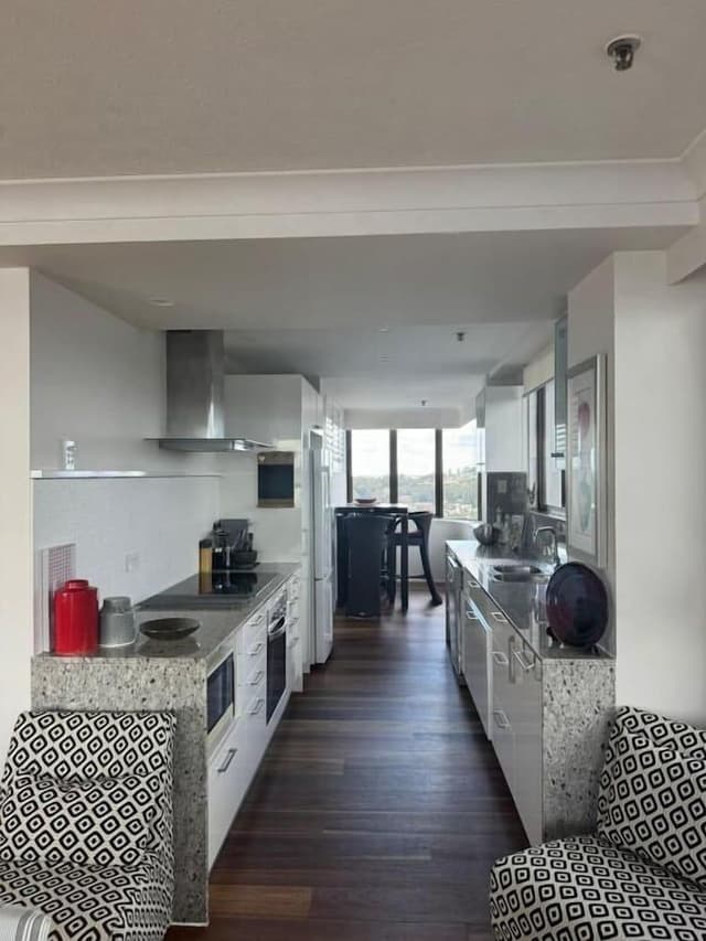 Three Bedroom Apartment - Absolute Beach Front