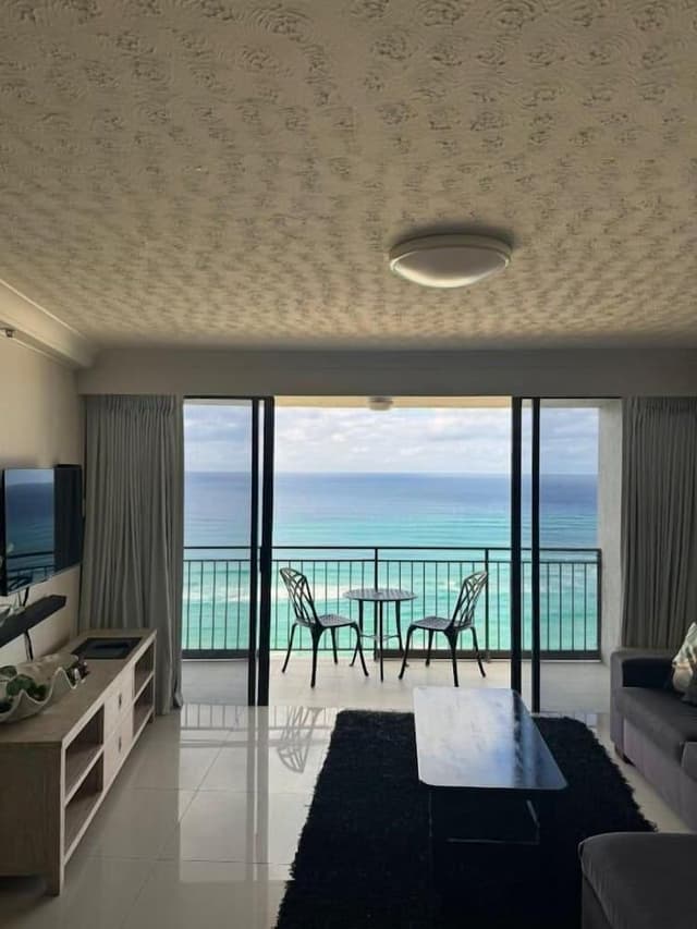 Superior Three Bedroom Apartment - Absolute Beach Front