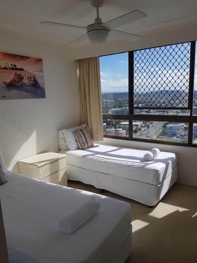 Deluxe Two Bedroom Apartment - Absolute Beach Front