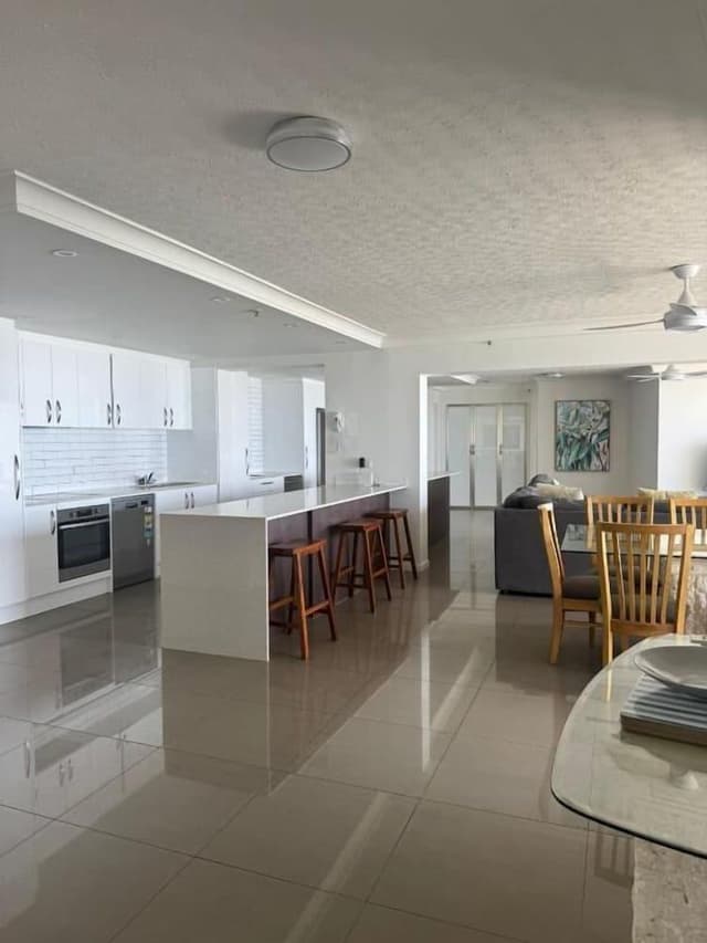 Four Bedroom Oceanview Apartment - Absolute Beach Front
