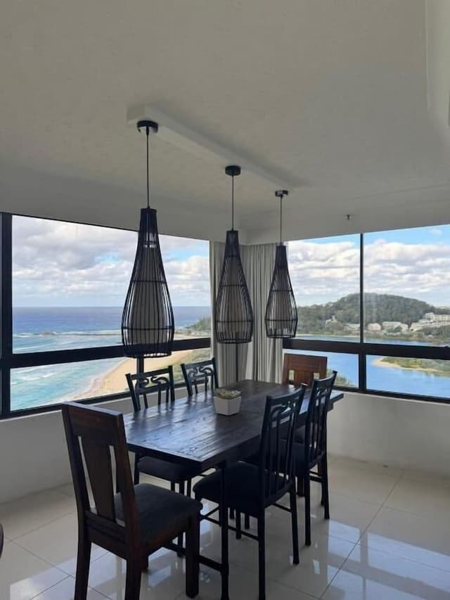 Superior Three Bedroom Apartment - Absolute Beach Front