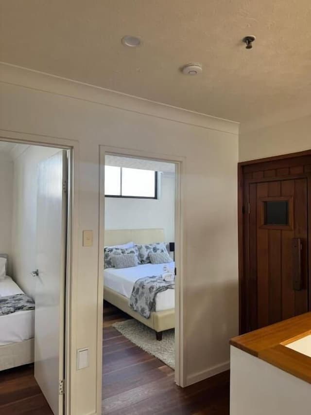 Three Bedroom Apartment - Absolute Beach Front