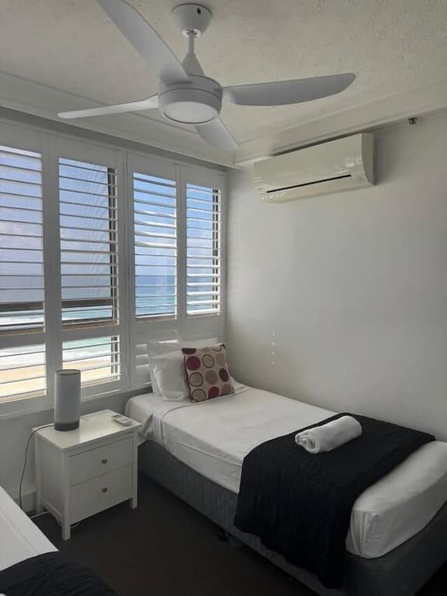 Four Bedroom Oceanview Apartment - Absolute Beach Front