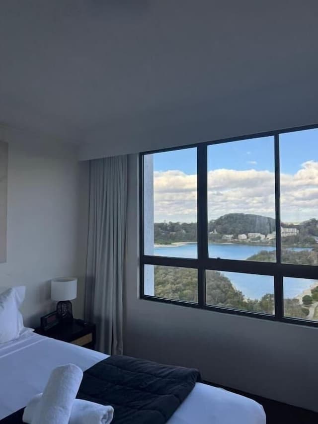 Superior Three Bedroom Apartment - Absolute Beach Front