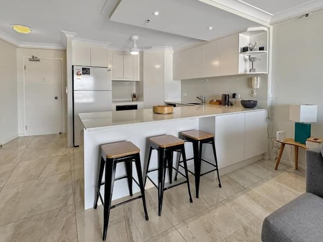 Superior Two Bedroom Apartment - Absolute Beach Front